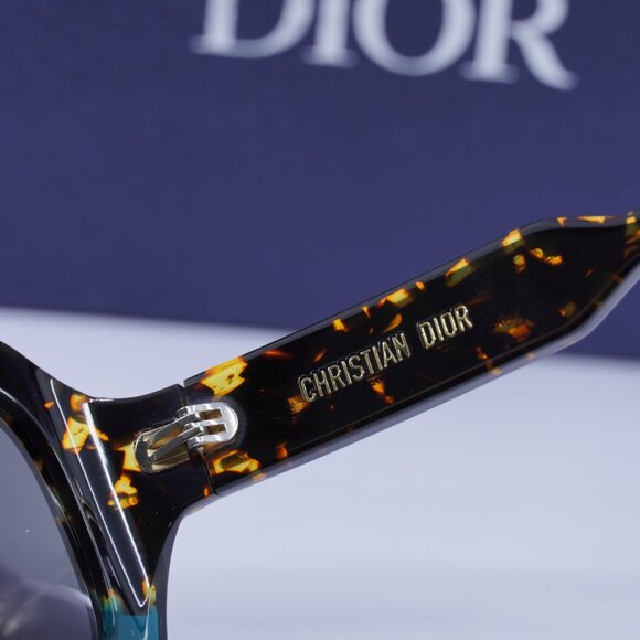 Dior DIORSIGNATURE M1U 27A0 Aviator Sunglasses – Havana / Grey main image 4